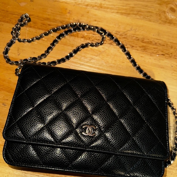 Chanel wallet on chain - Picture 1 of 4